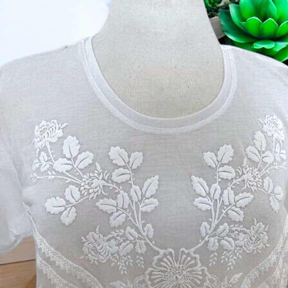 NEW Forever 21 Embossed Rolled-Up Sleeve Top - Picture 5 of 16